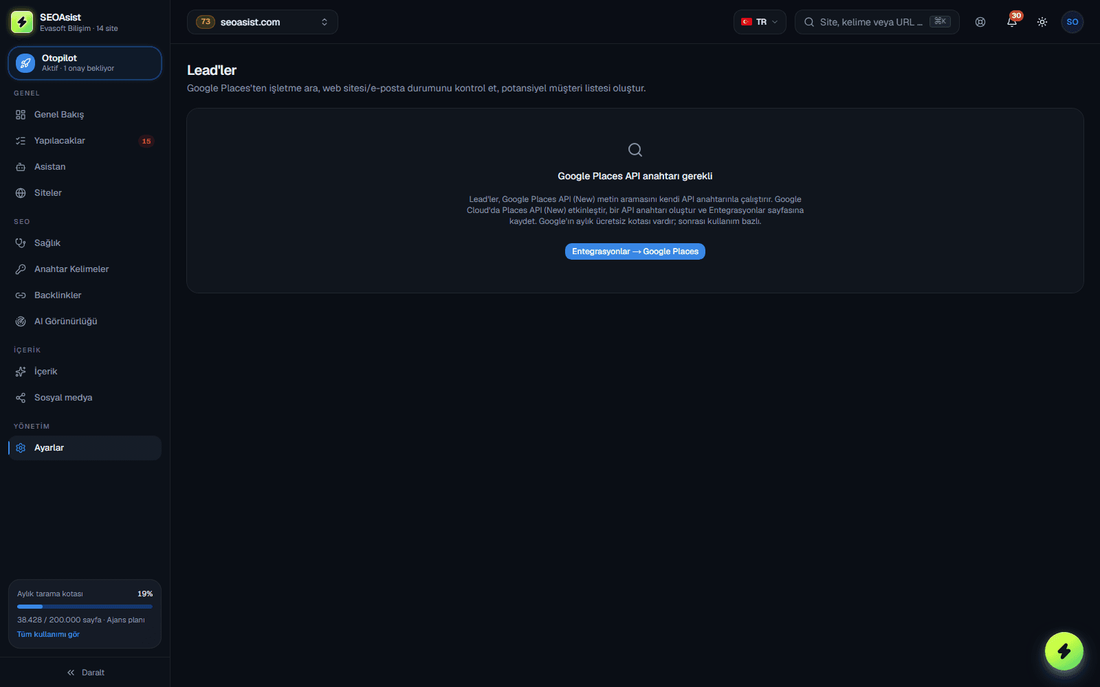 İşletme bulucu: arama formu, site durumu etiketli işletme tablosu